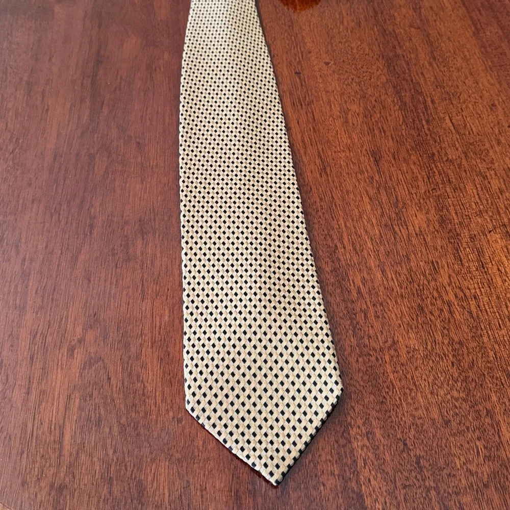 Armani Elegant Black and Gold Men's Tie
